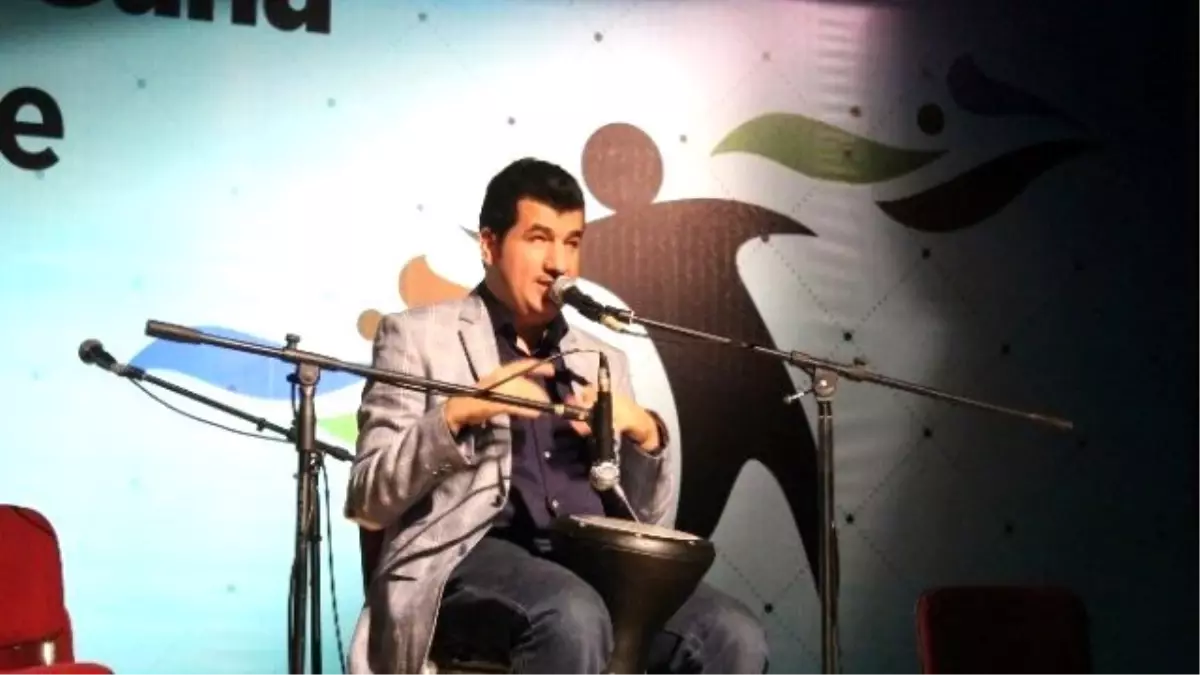 Görme Engelli Bilal Göregen Engelliler İçin Sahne Aldı