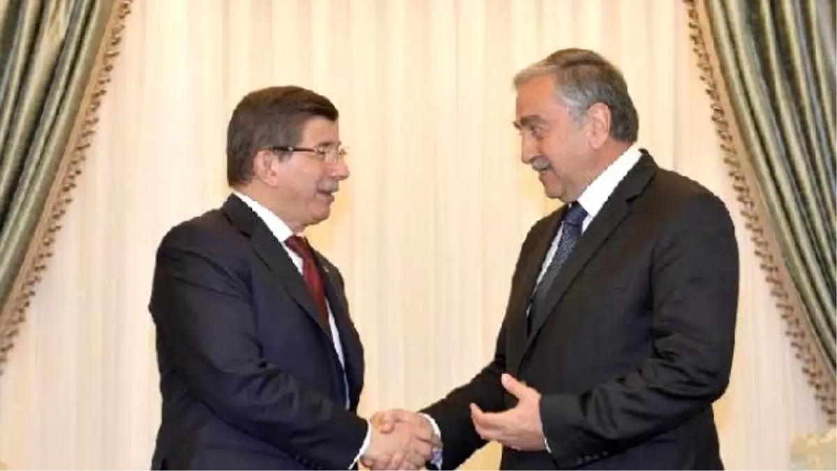 KKTC Cumhurbaşkanı Mustafa Akıncı Başbakan Davutoğlu\'nu Kabul Etti