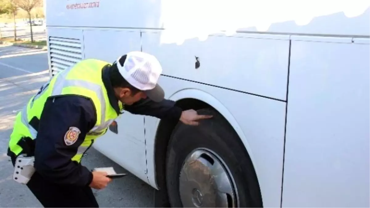 Polisten "Kar Lastiği" Uygulaması