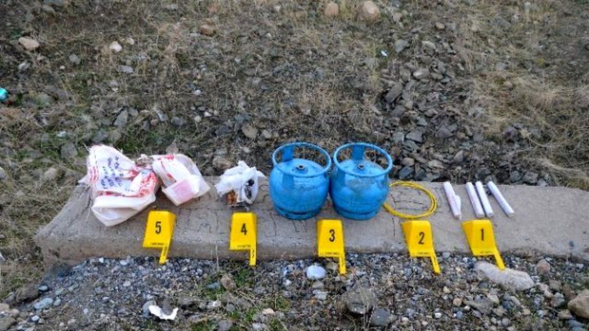 Siirt\'te Menfeze Yerleştirilmiş Bomba Ele Geçirildi