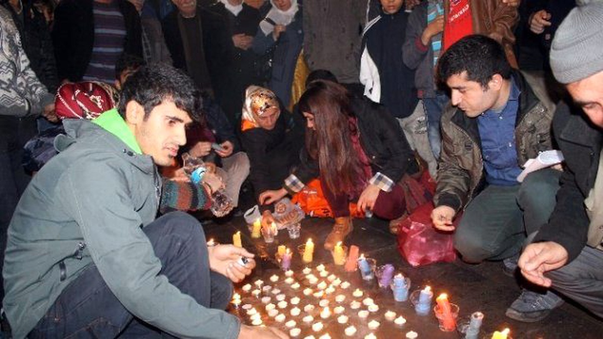 Siirt\'te Tahir Elçi İçin Mum Yakıldı