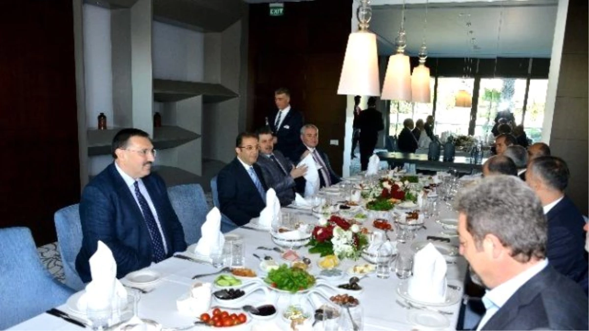 Vali Türker\'den Turizmcilerle G-20 Değerlendirme Toplantısı