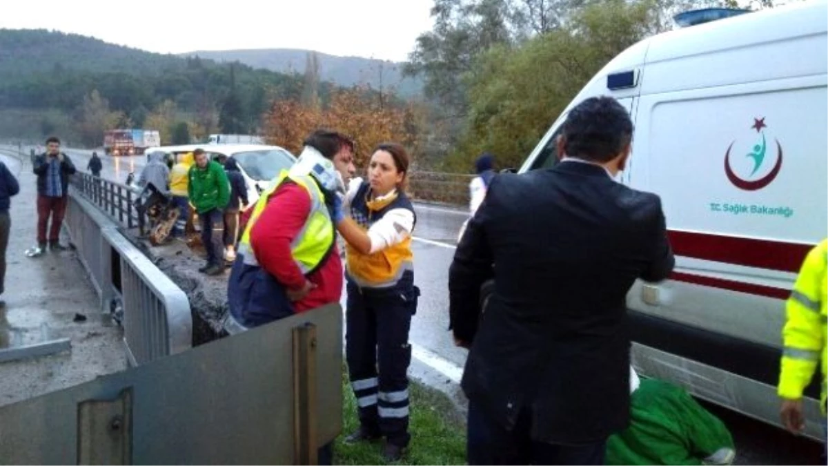 Minibüsün Çarptığı İşçi Düştüğü Köprüden Yaralı Halde Geri Tırmandı