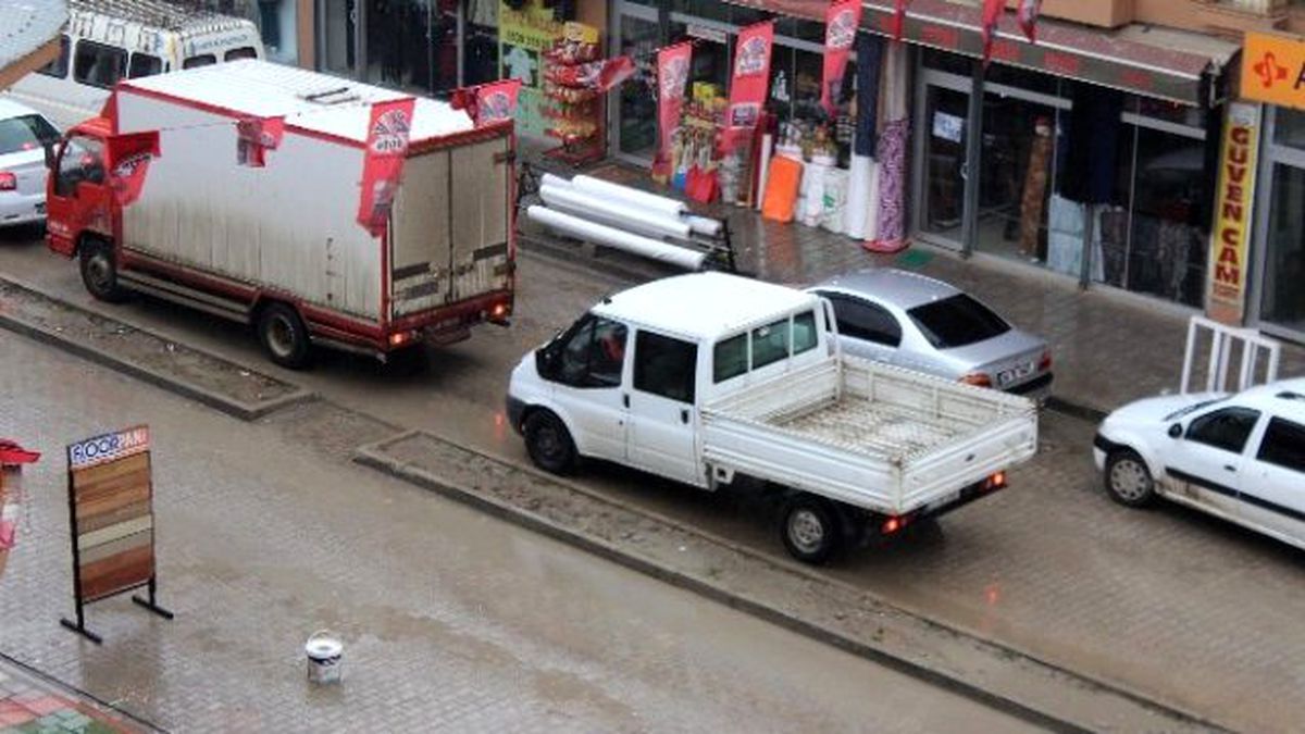 Yüksekova\'da Sağanak Yağış