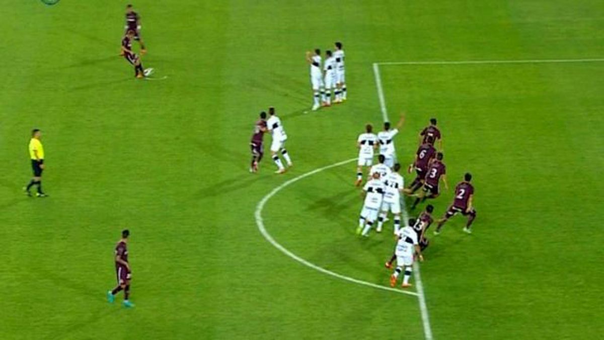 5 Futbolcu Ofsayta Yakalandı Hakem 'Devam' Dedi