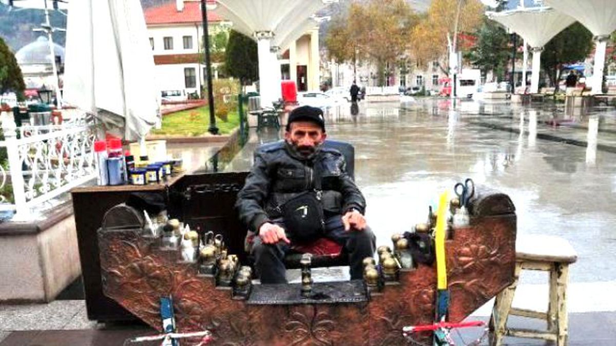 Abdullah Gül\'ün Hediye Ettiği Engelli Aracı \'Eksik Evrak\' Yüzünden Bağlandı