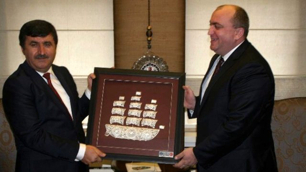 Acara Özerk Cumhuriyeti Hükümet Başkanı Khabadze Türkiye ile Rusya Arasında Yaşanan Krizi...