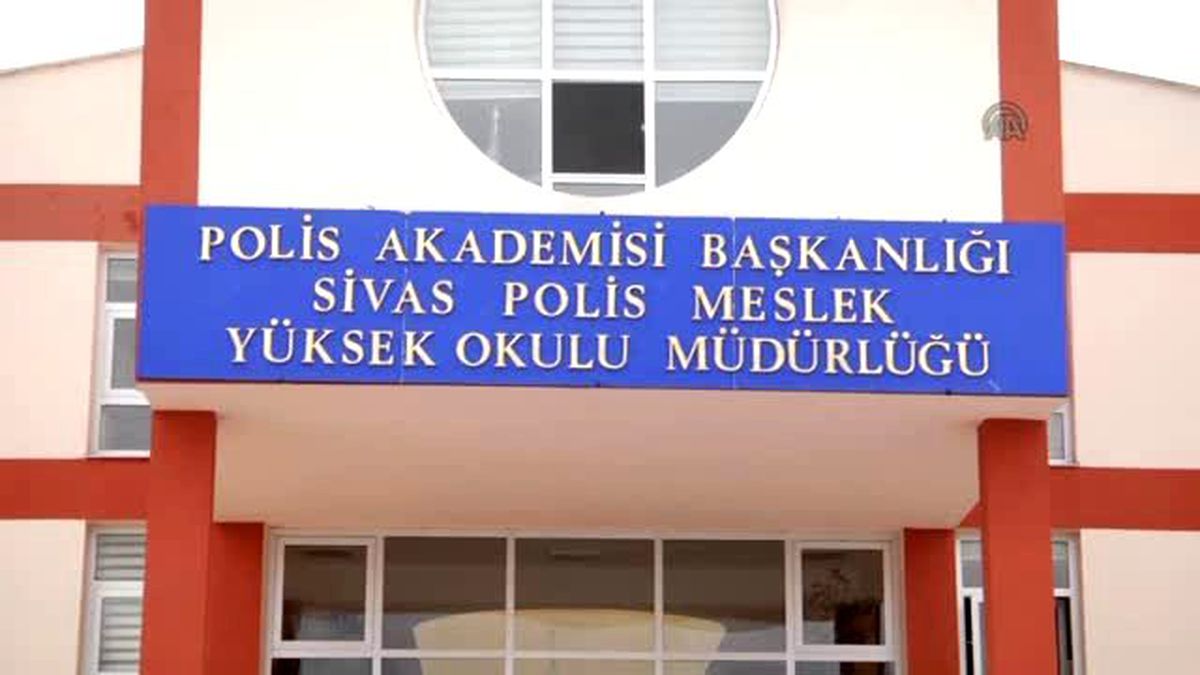 Afgan Kadın Polislerin Mezuniyet Heyecanı