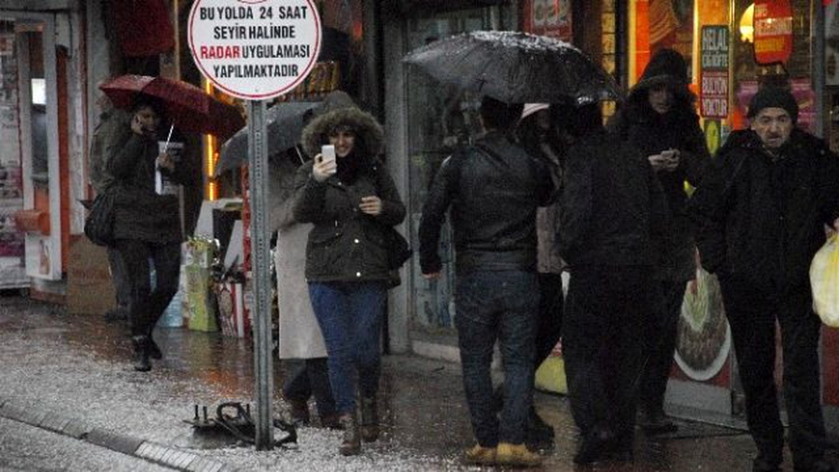 Aniden Bastıran Dolu, Vatandaşlara Zor Anlar Yaşattı