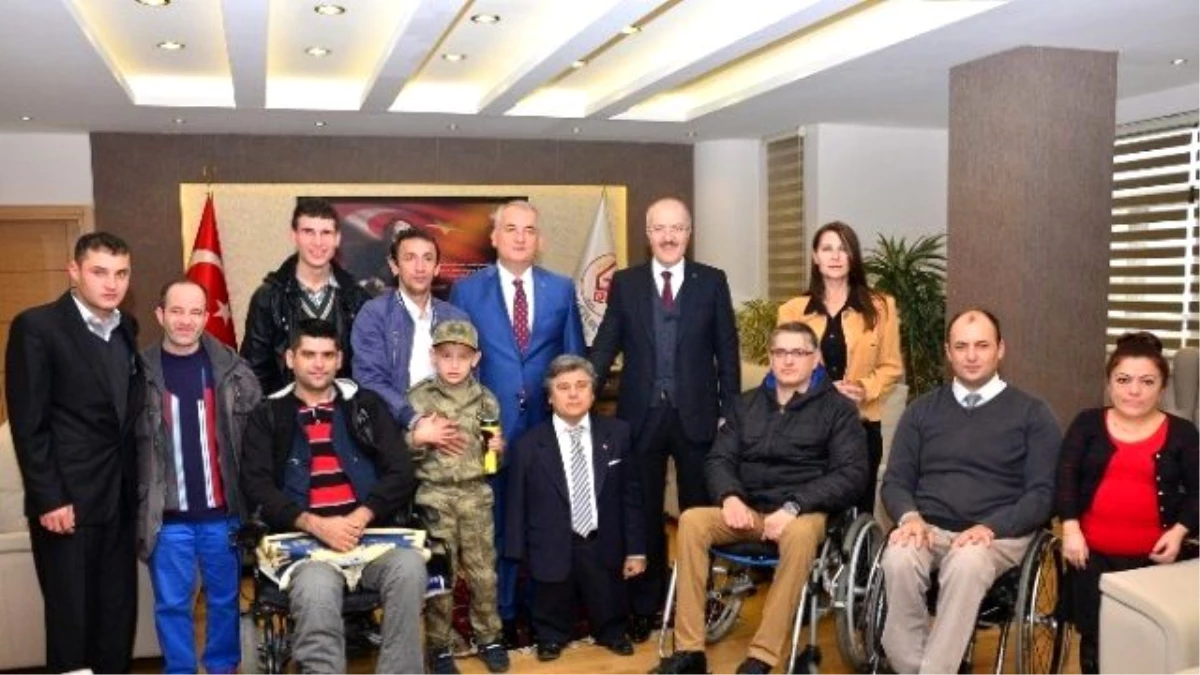 Başkan Kafaoğlu\'na Engellilerden Ziyaret