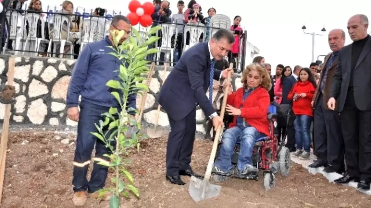 Başkan Tuna: "Engellilerimize Çok Hassas Yaklaşıyoruz"