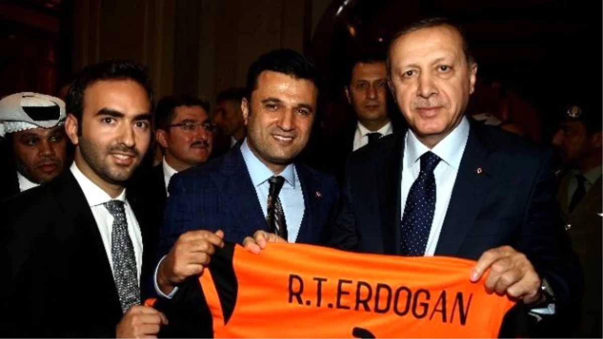 Cumhurbaşkanı Erdoğan\'a Katar\'da Bülent Uygun\'dan Formalı Karşılama