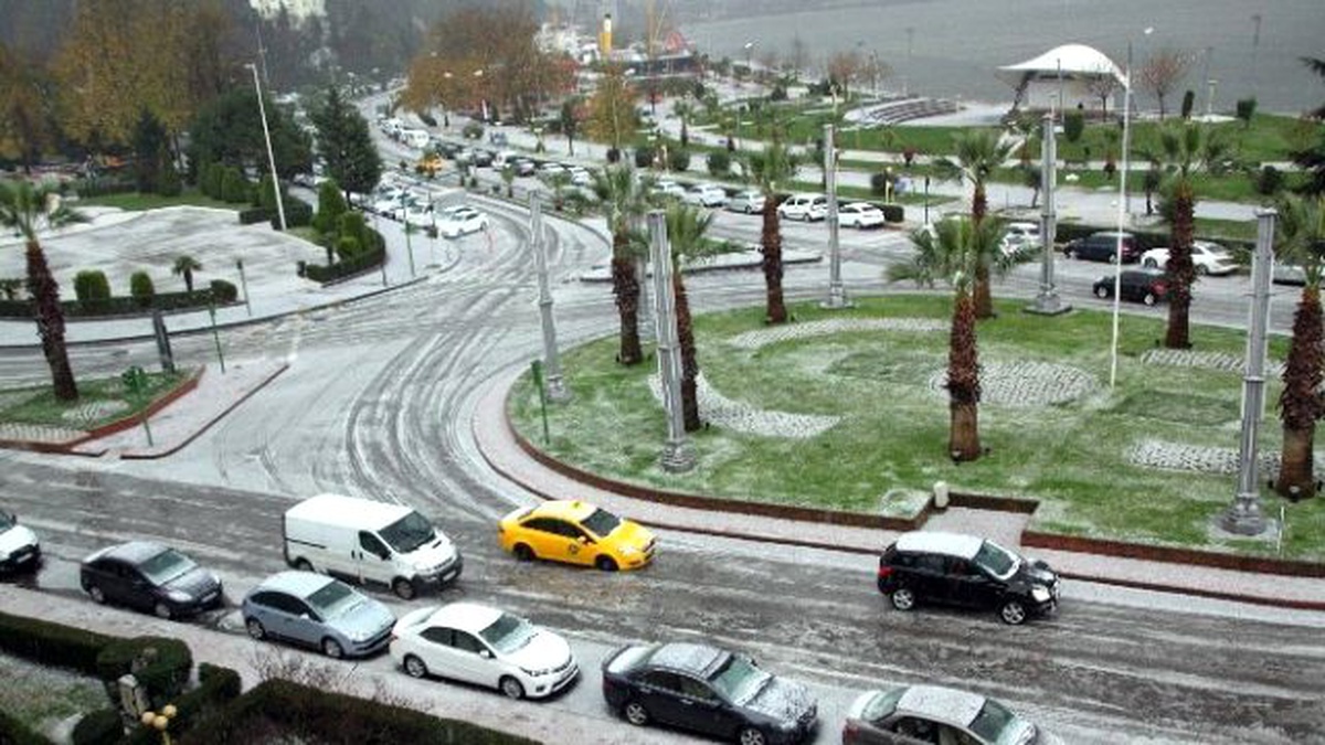 Ereğli\'de Yüksek Kesimlerde Kar Yağışı Başladı