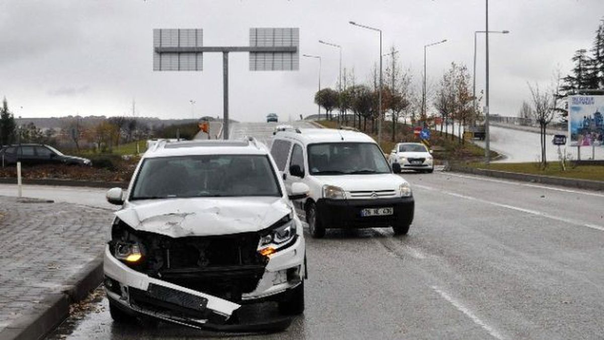Eskişehir\'de Trafik Kazası: 2 Yaralı