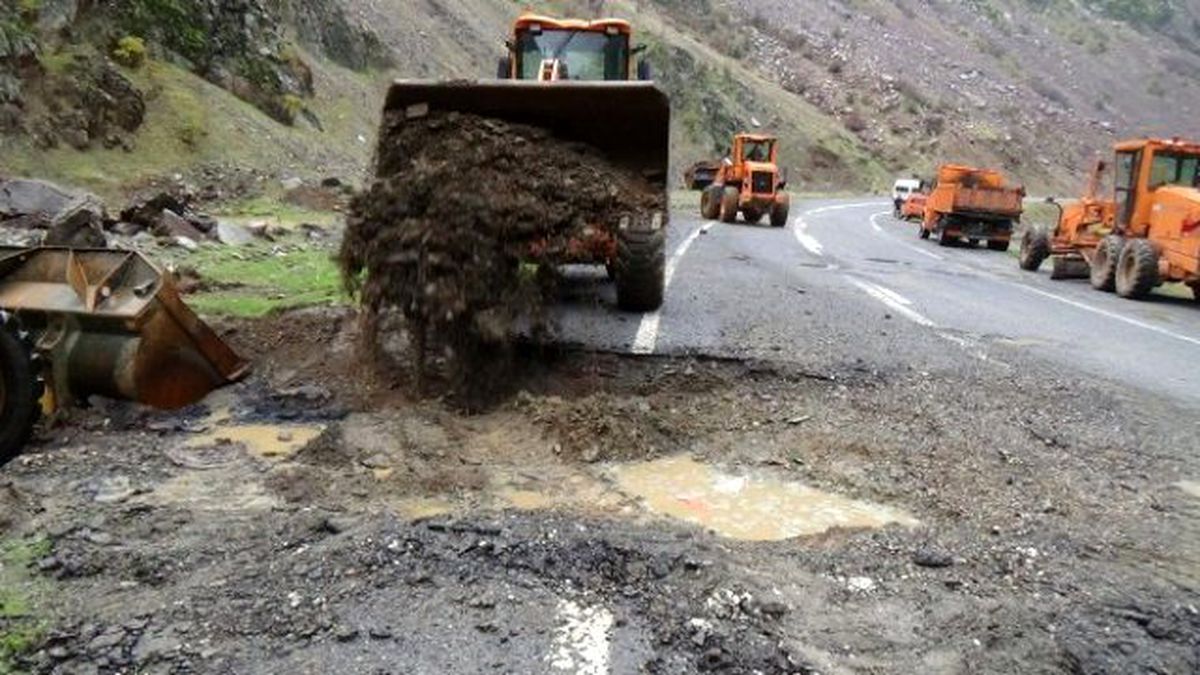 Hakkari-Çukurca Kara Yolu 110 Gün Sonra Ulaşıma Açıldı