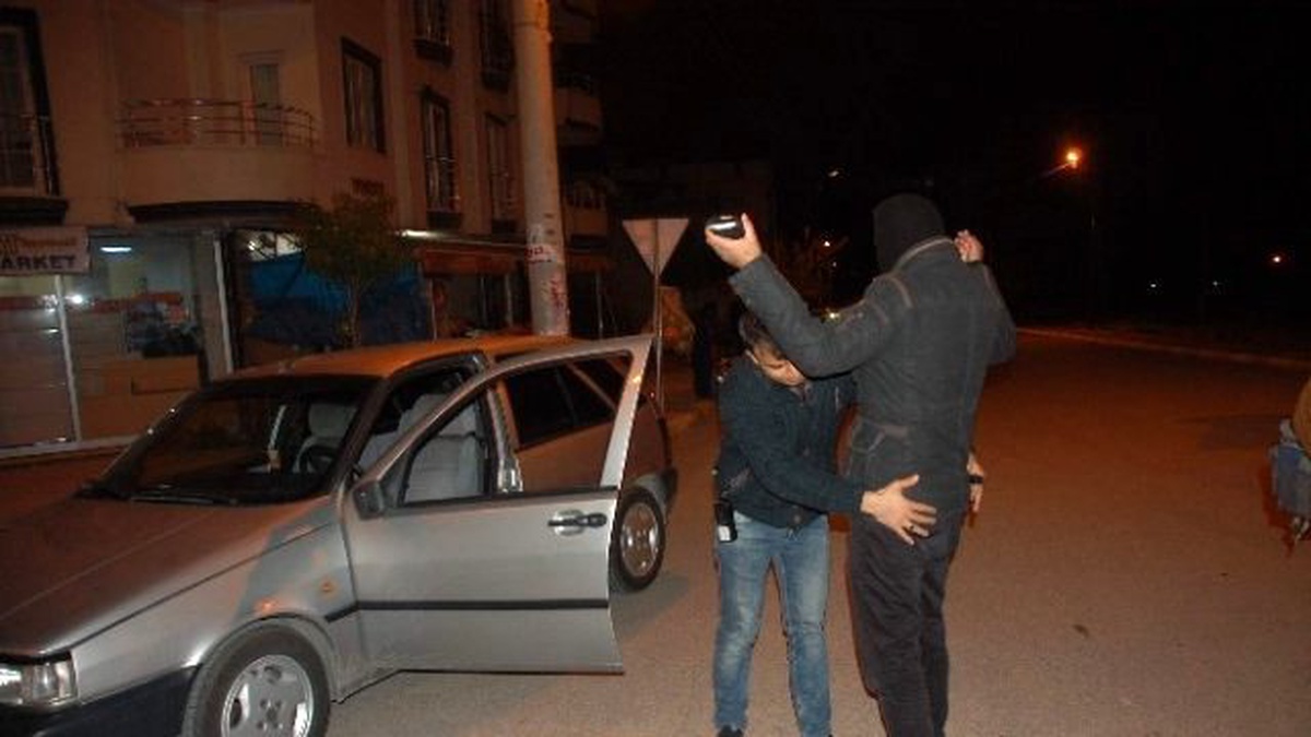 Kar Maskeli Otomobil Sürücüsü Polisi Harekete Geçirdi