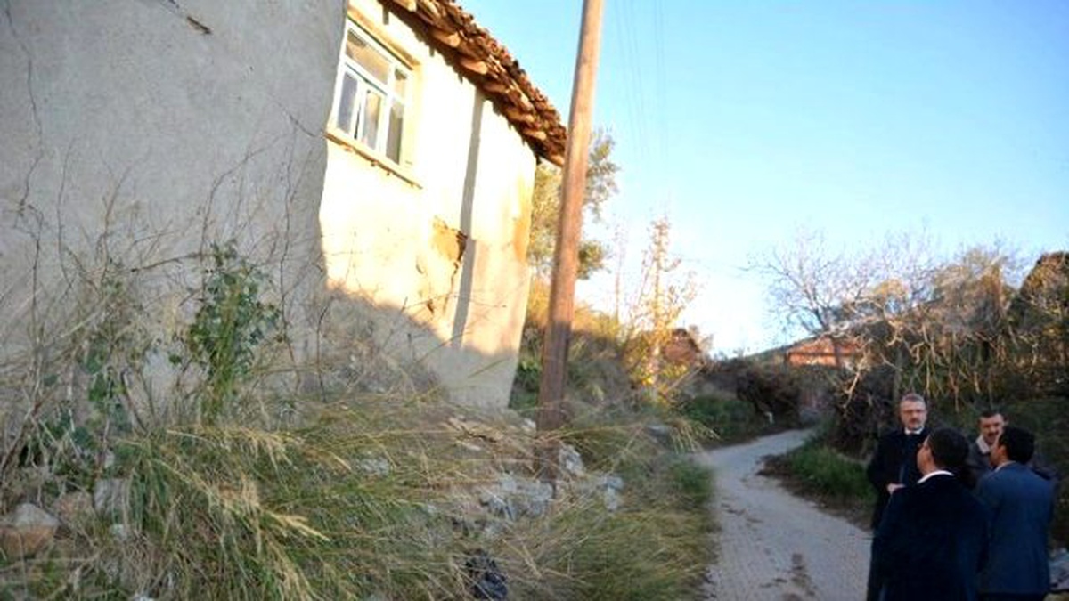 Karacabey\'de Kırsal Mahallelerde Çalışmalar Tam Gaz Devam Ediyor