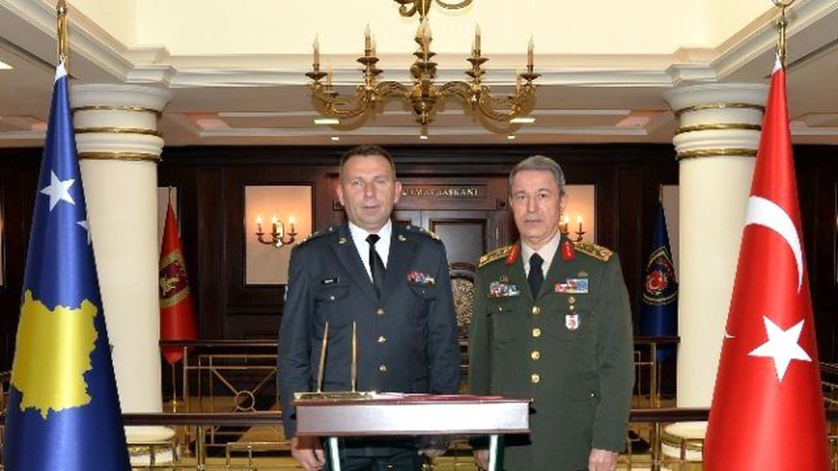 Kosovalı Komutandan Orgeneral Akar\'a Ziyaret