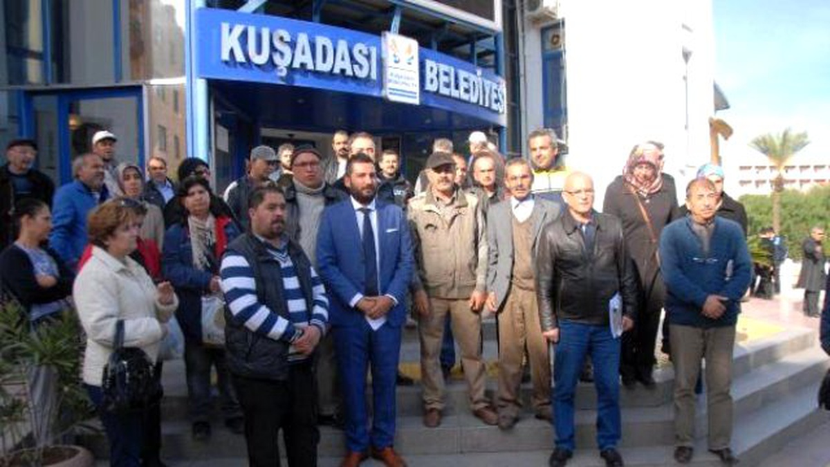 Kuşadası\'ndaki Toprak Kayması Mağdurları Çözüm İstiyor
