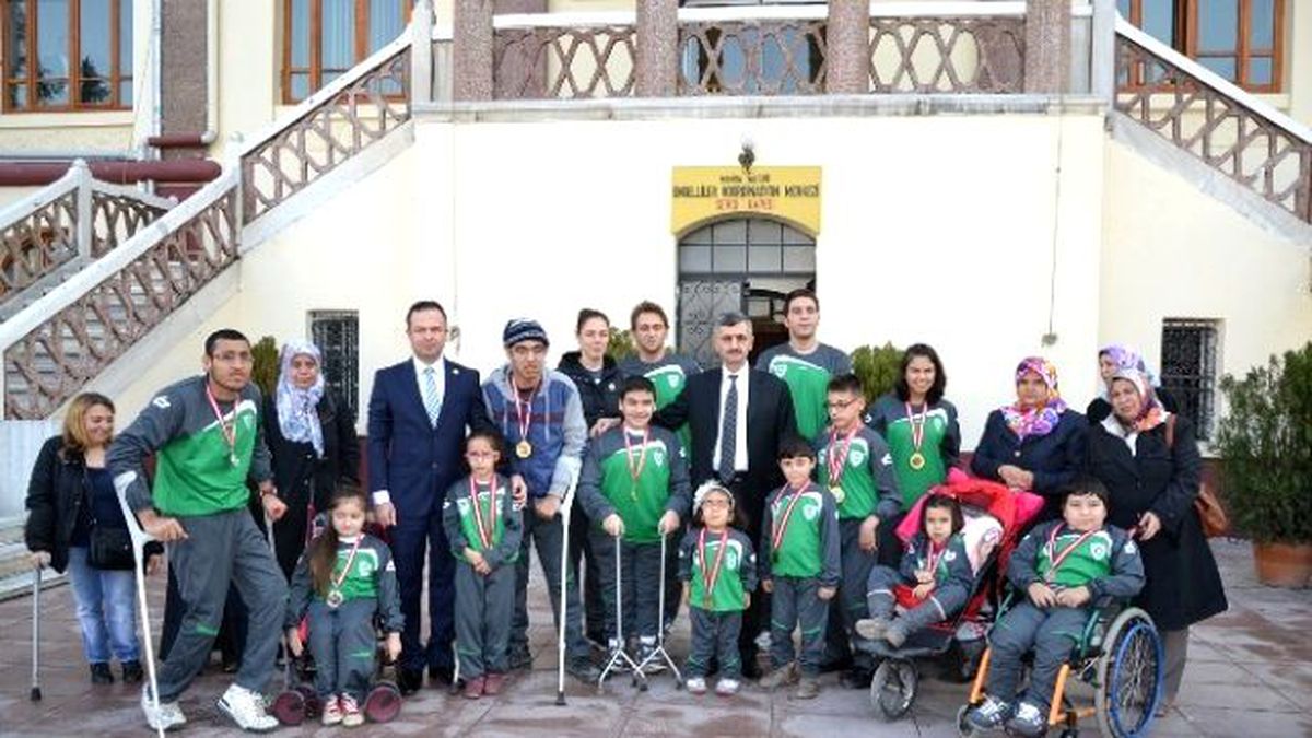 Manisa Valisi Bektaş\'tan 3 Aralık Dünya Engelliler Günü Mesajı