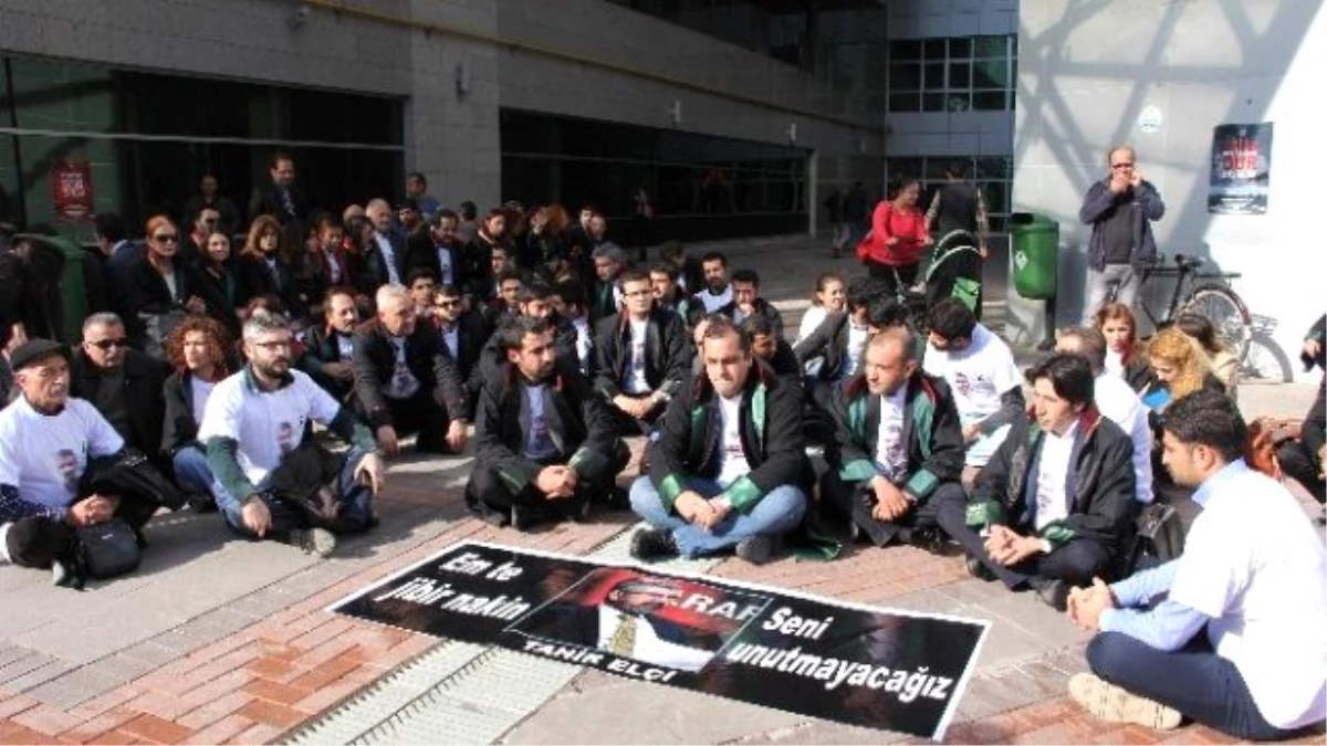 Mersin\'de Avukatlardan Tahir Elçi İçin Oturma Eylemi