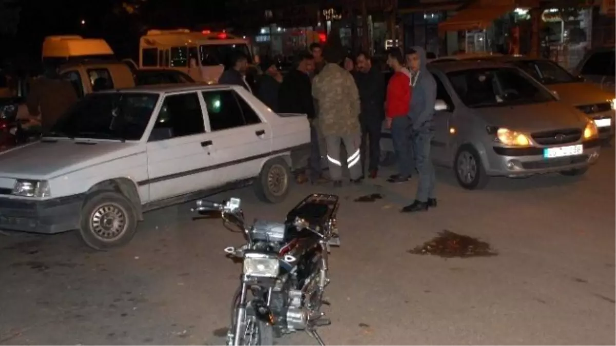Motosiklet Otomobilin Kapısına Çarptı: 1 Yaralı