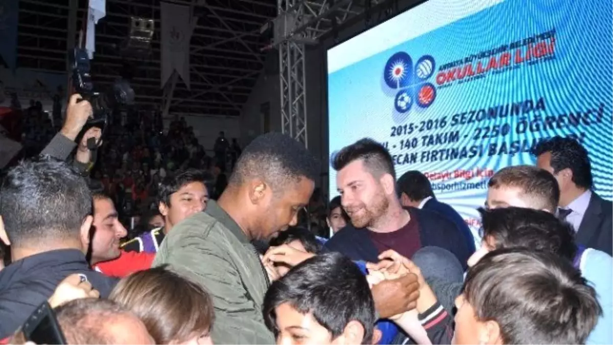 Okullar Ligi Açılışında Samuel Eto İzdihamı