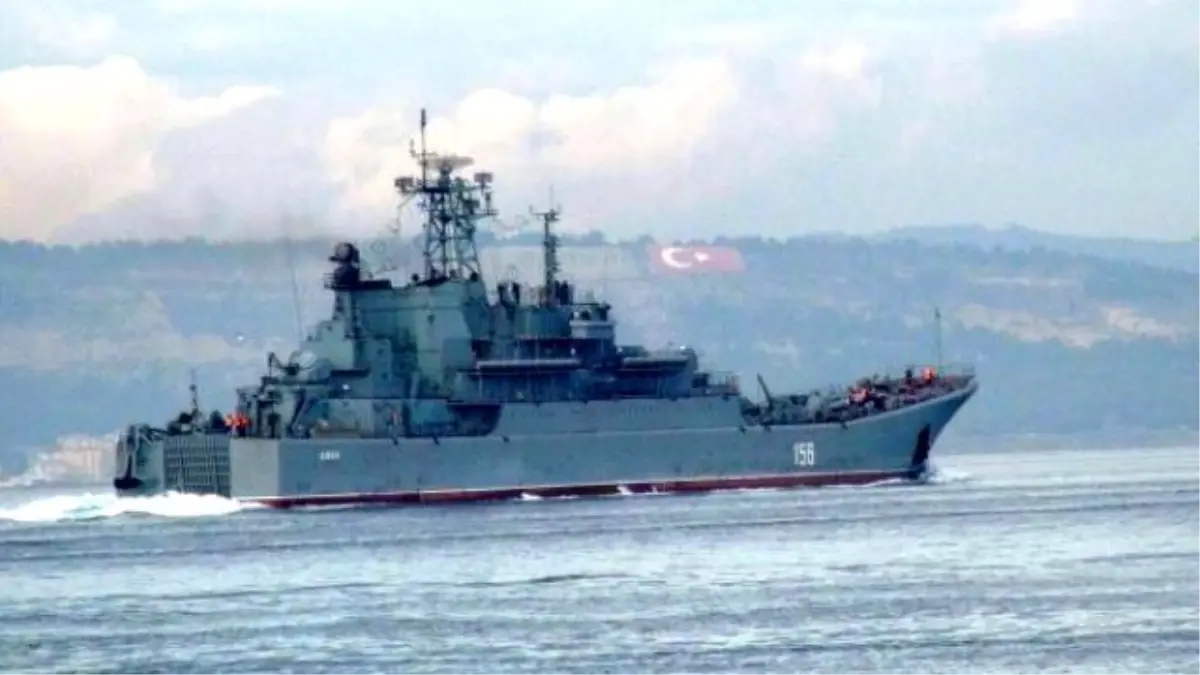 Rus Savaş Gemisi Çanakkale Boğazı\'ndan Geçti