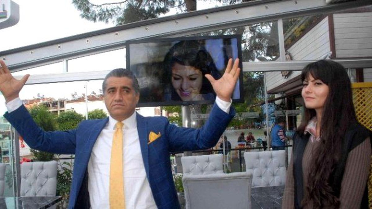 Rusya\'ya Tepki İçin Rus Mankenle Çektiği Klibi Yaktı