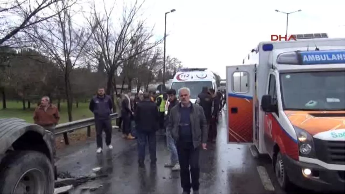 Sakarya-Tır Yolcu Otobüsüne Çarptı; 28 Yaralı