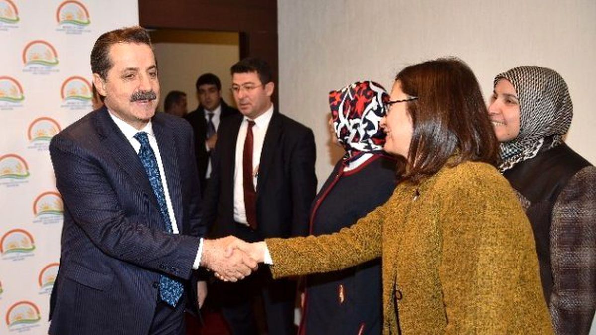 Şanlıurfalı Kadın Dernek ve Vakıf Başkanlarından Bakan Çelik\'e Ziyaret