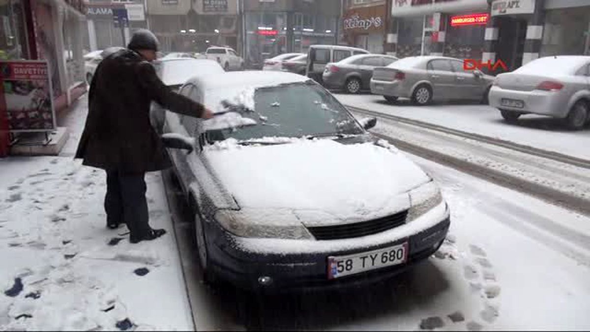 Sivas\'a Kar Yağışı Etkili Oldu