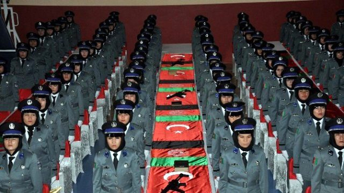 Sivas\'ta Afgan Kadın Polisler Mezun Oldu