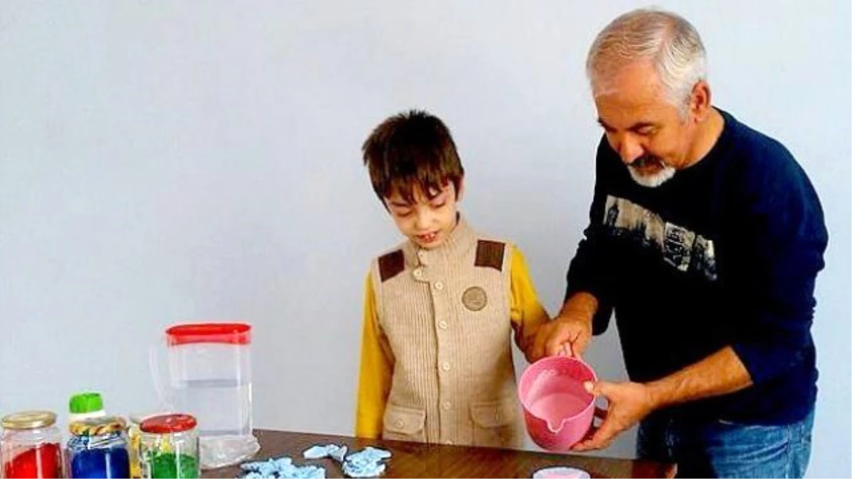 Türkiye\'de İlk Kez Otizmli Öğrenciler Kokulu Taş ve Kokulu Çerçeve Üretmeye Başladı