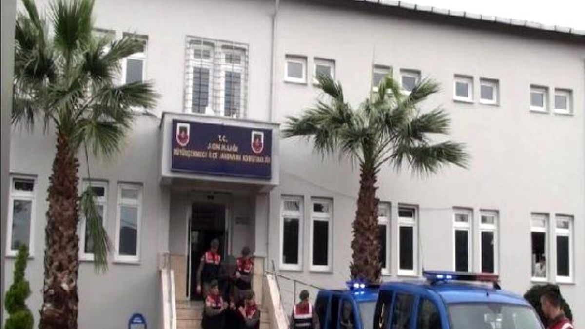 Yangın Söndürme Tüpleri ve Satranç Tahtaları İçinde Uyuşturucu Ele Geçirildi
