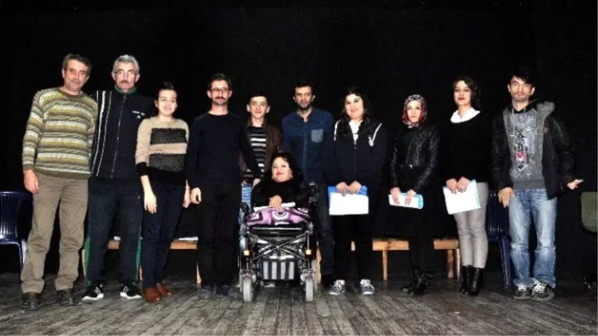 Yürek Takımı" ile Engellerini Aştılar, Tiyatro ile Kucaklaştılar