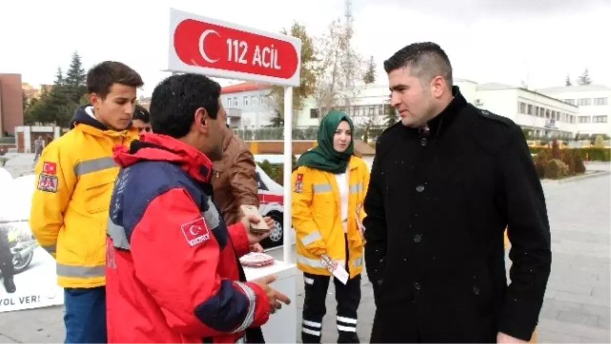 112 Acil Servis Ekipleri, "Yaşama Yol Ver" Standı Açtı