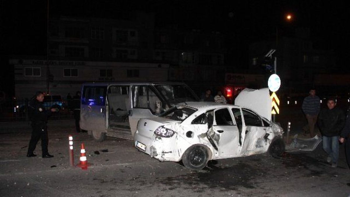 Adana\'da Trafik Kazası: 10 Yaralı