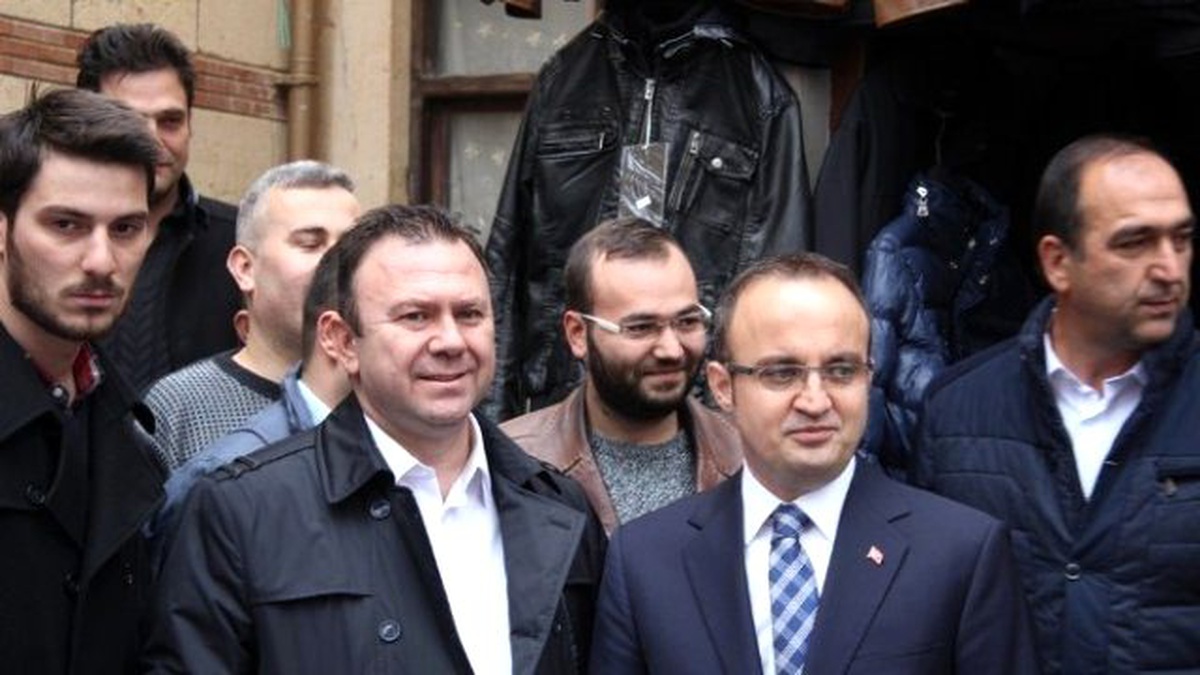 Ak Milletvekili Bülent Turan, Çarşı Esnafıyla Kahvaltıda Buluştu