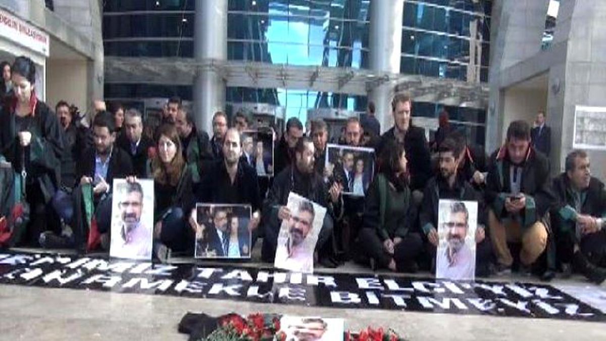Anadolu Adalet Sarayı Önünde Tahir Elçi Eylemi