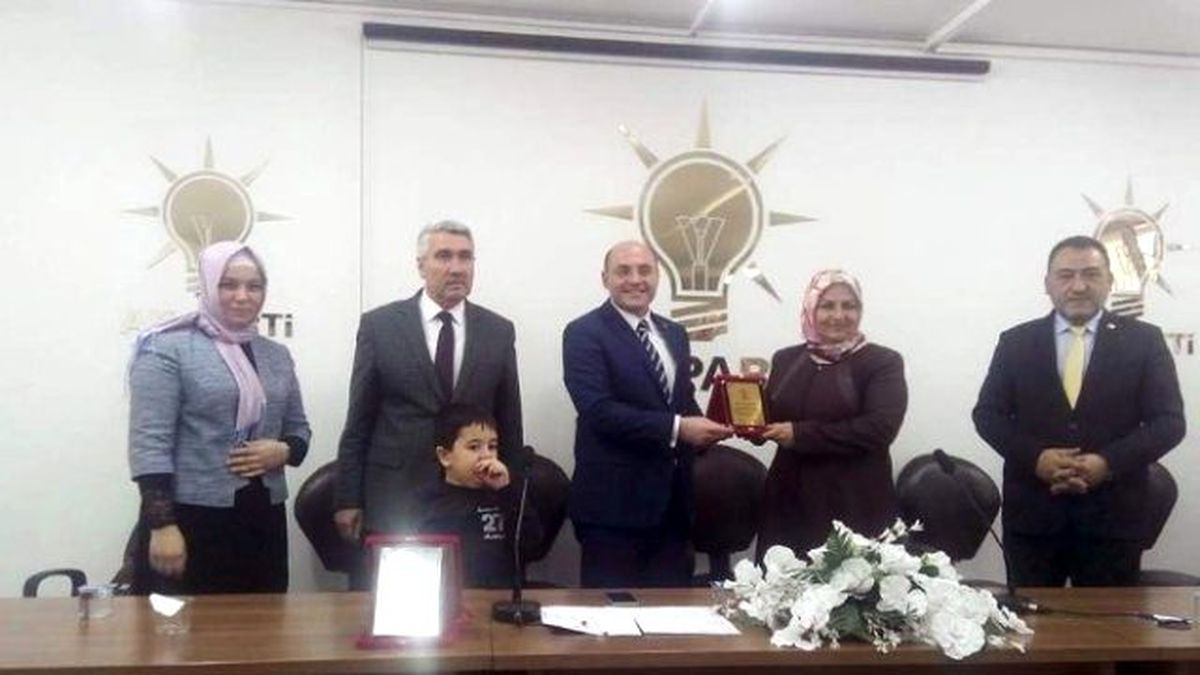 Başarıları Plaketle Ödüllendirildi