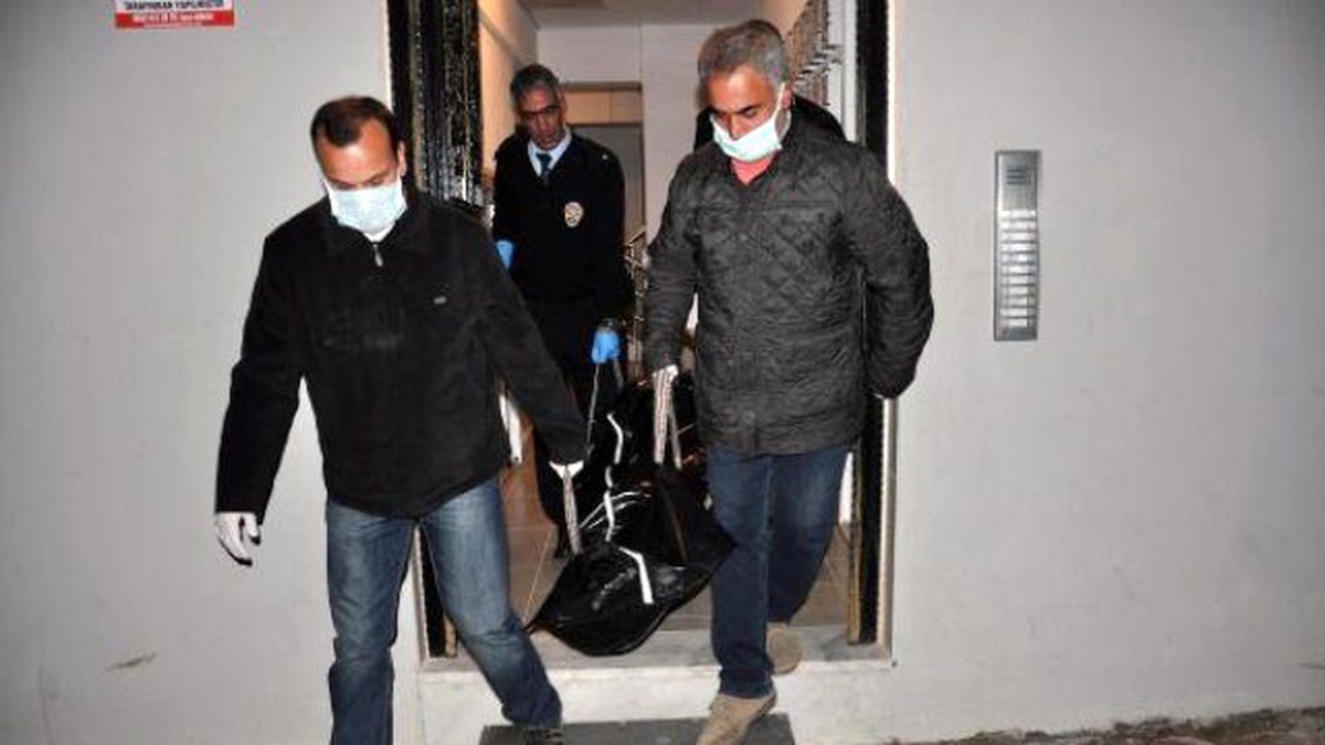 Birlikte Yaşadığı Kadını Öldürüp, İntihar Etti