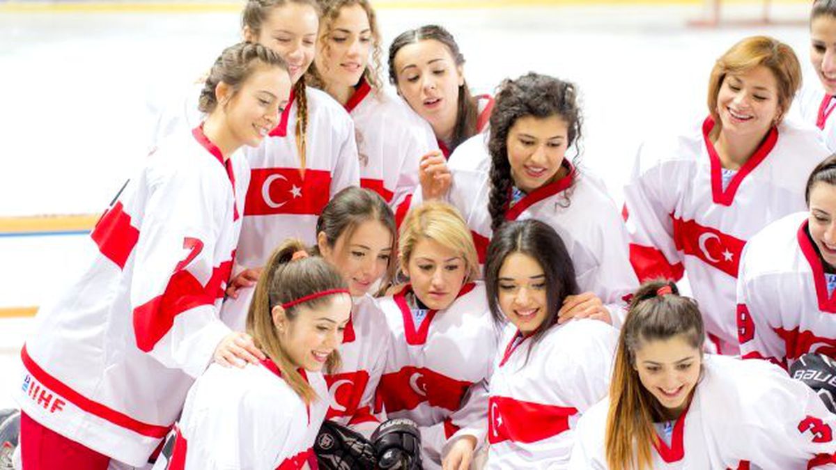 Buz Hokeyinde Mili Maç Heyecanı