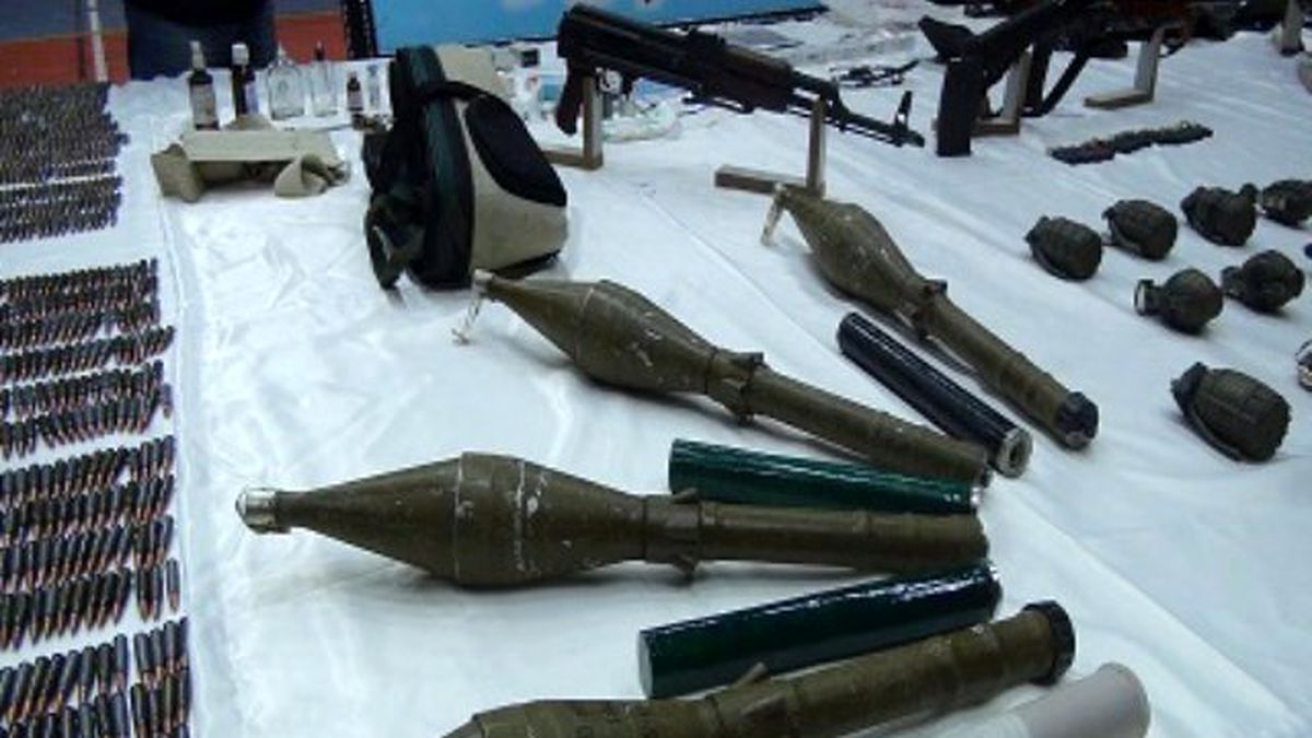 Diyarbakır Silvan\'da Durdurulan Araçtan Cephanelik Çıktı