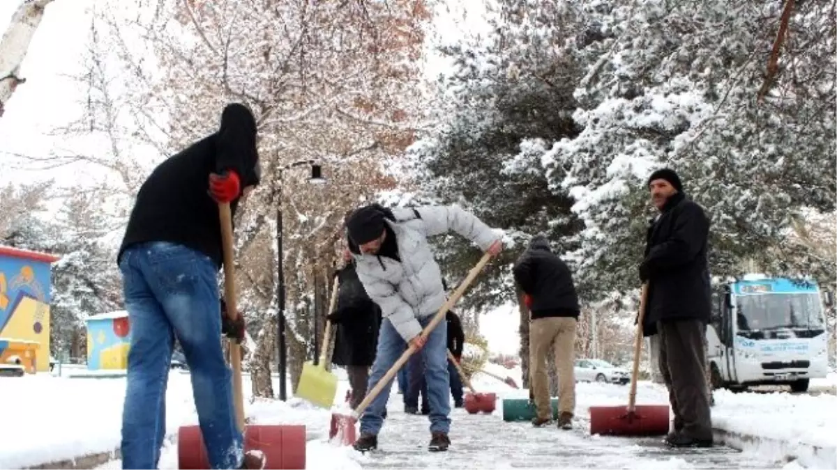 Doğu Anadolu Güne Karla Uyandı