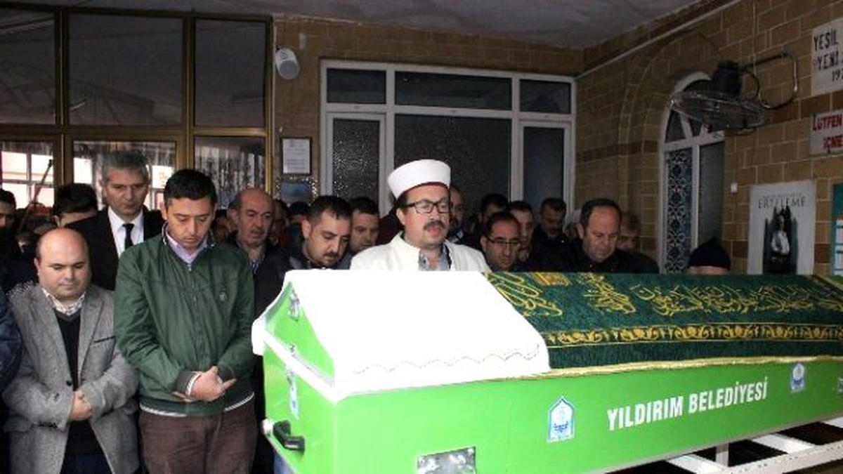 Halı Sahada Kalp Krizinden Ölen Kişi Toprağa Verildi