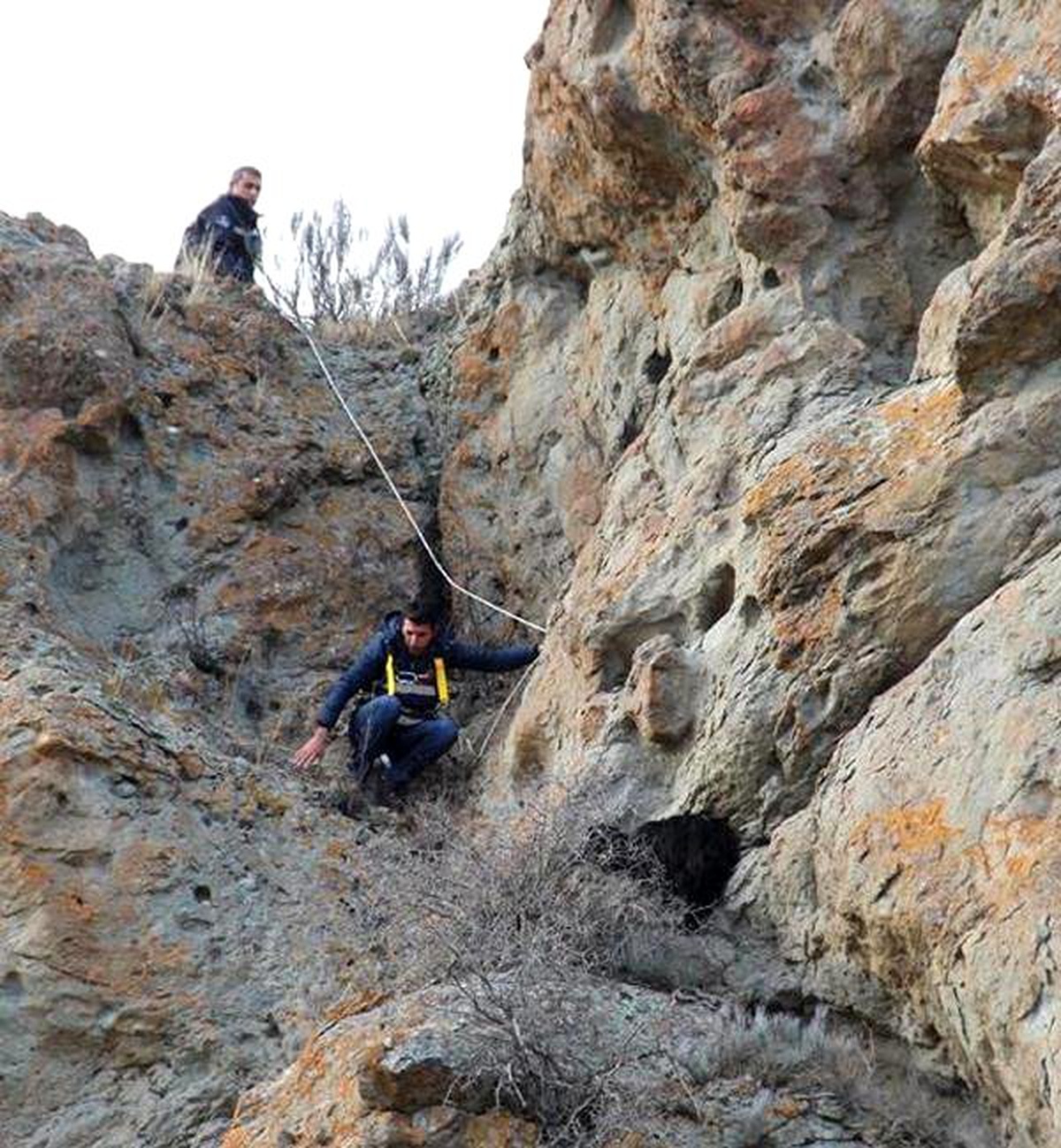 İtfaiye Erlerinden Keçi Kurtarma Operasyonu