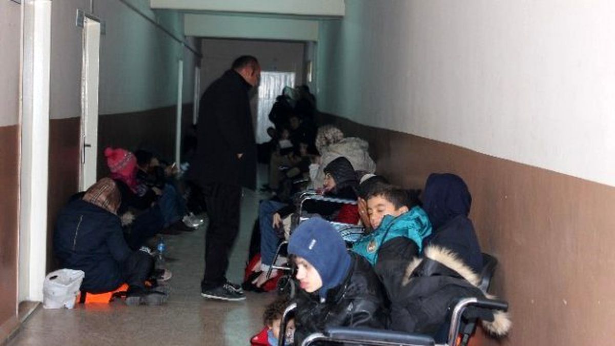 İzmir\'de 91 Göçmen Operasyonla Yakalandı