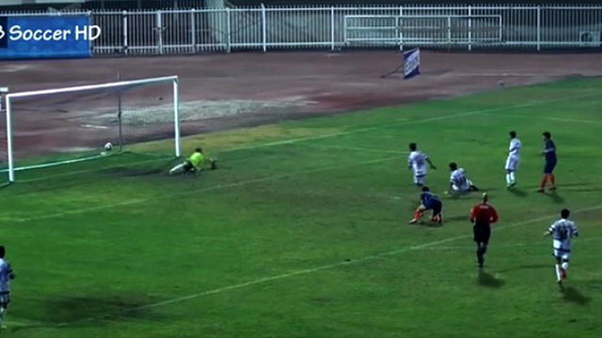 Kaleciden Akılalmaz Hata! Önce Tuttu Sonra İçeri Aldı