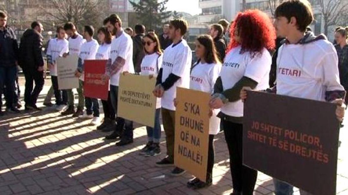 Kosova Muhalefeti Gençlik Kolları, Tutuklu Milletvekillerinin Serbest Bırakılması İçin Protesto...